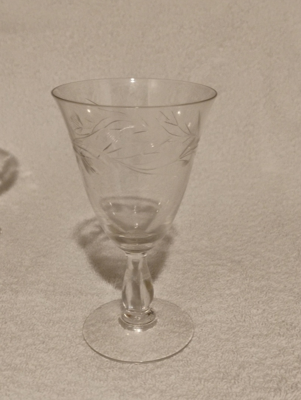 Etched Clear Wine Goblet - Clear